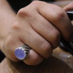 انگشتر عقیق کبود یمنی نقره مردانه دست ساز طرح سجاد - Image 4