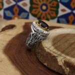 انگشتر یاقوت کبود الماس تراش نقره مردانه طرح عبدالله - Image 3