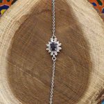 دستبند یاقوت کبود الماس تراش نقره زنانه طرح نغمه - Image 3