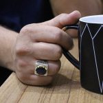 انگشتر یاقوت کبود الماس تراش نقره مردانه دست ساز طرح نریمان - Image 3