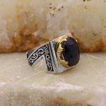 انگشتر یاقوت کبود الماس تراش نقره مردانه دست ساز طرح نریمان - Image 2
