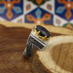 انگشتر یاقوت کبود الماس تراش نقره مردانه دست ساز طرح نریمان - Image 5