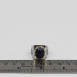 انگشتر یاقوت کبود الماس تراش نقره مردانه دست ساز طرح فرود - Image 4