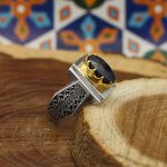 انگشتر یاقوت کبود الماس تراش نقره مردانه دست ساز طرح فرود - Image 5