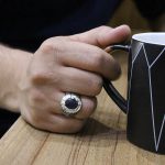 انگشتر یاقوت کبود الماس تراش نقره مردانه دست ساز طرح جمشید - Image 2