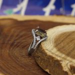 انگشتر الکساندریت الماس تراش نقره زنانه طرح رز - Image 2